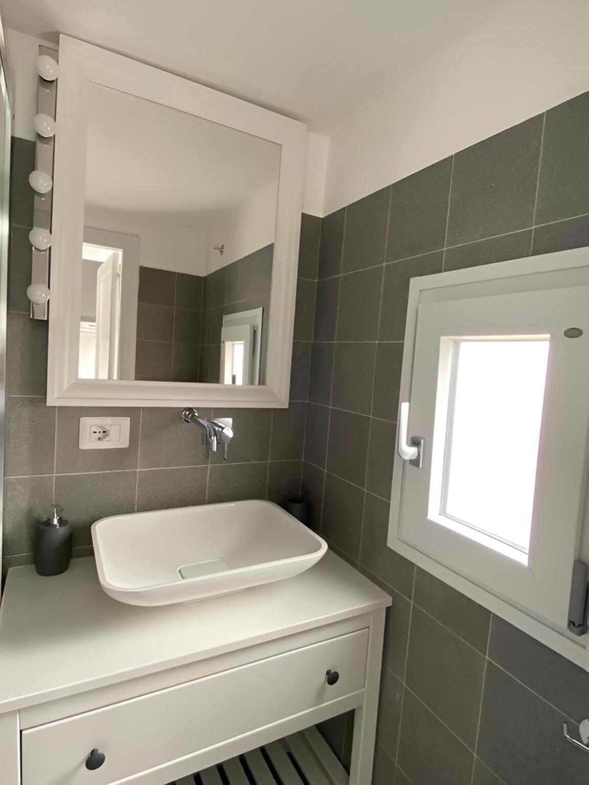 Bari Landlord 242 - Central Station Apartments Kültér fotó