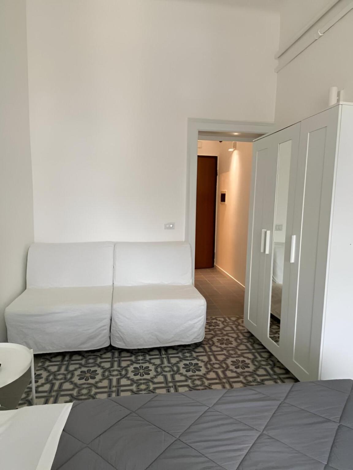 Bari Landlord 242 - Central Station Apartments Kültér fotó