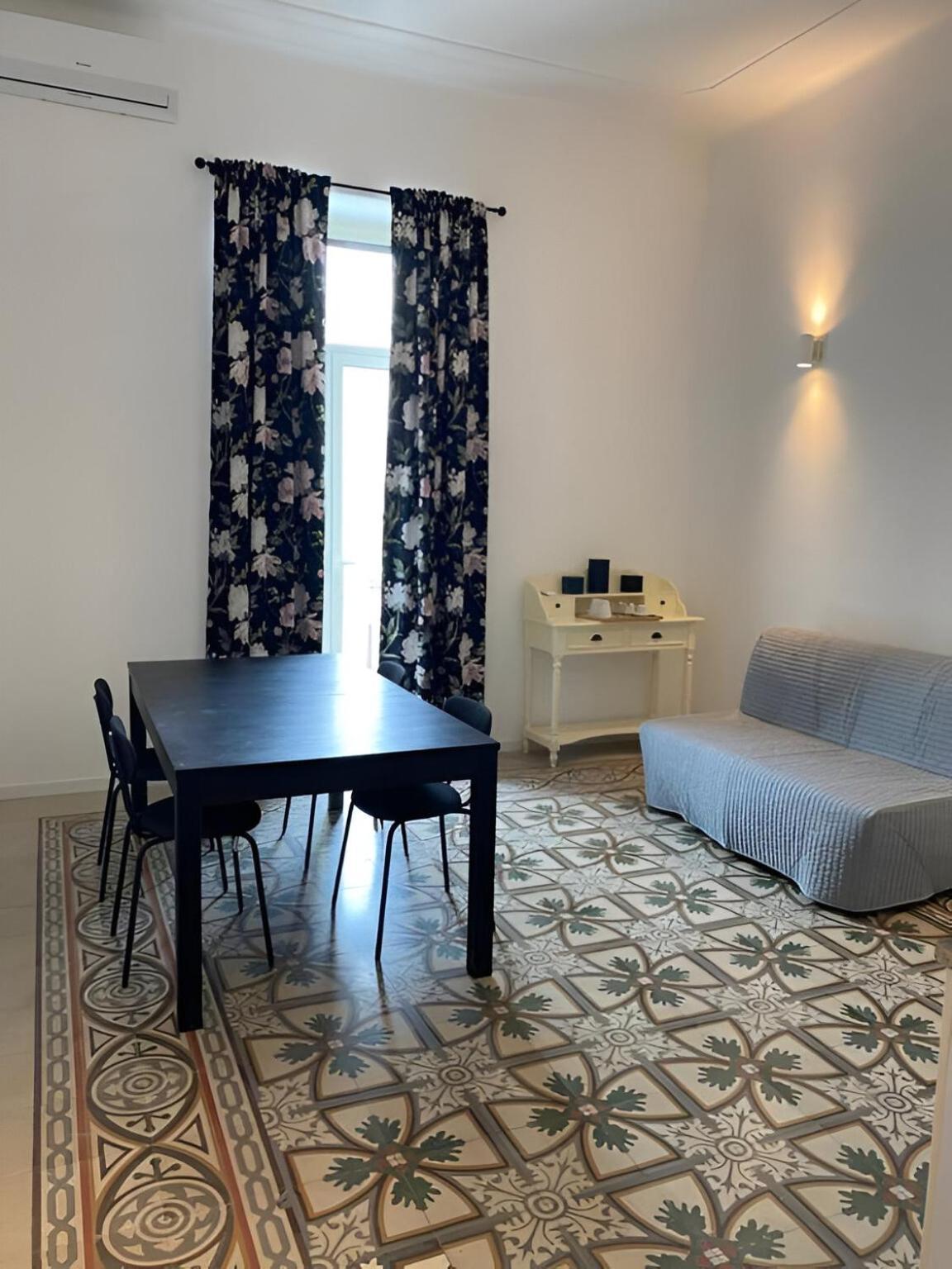 Bari Landlord 242 - Central Station Apartments Kültér fotó