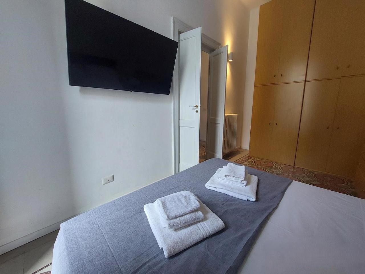 Bari Landlord 242 - Central Station Apartments Kültér fotó